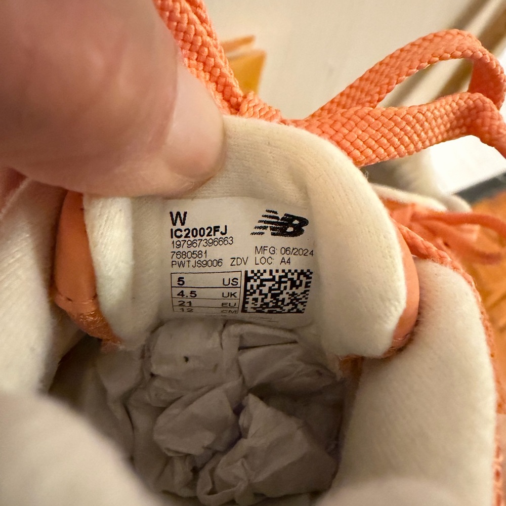 New Balance Kids - Brown Orange Sneakers size 5W - Picture 4 of 9